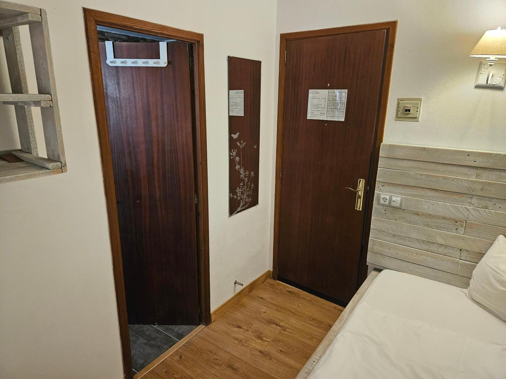 Seven Hostal Cala Millor  Exteriör bild