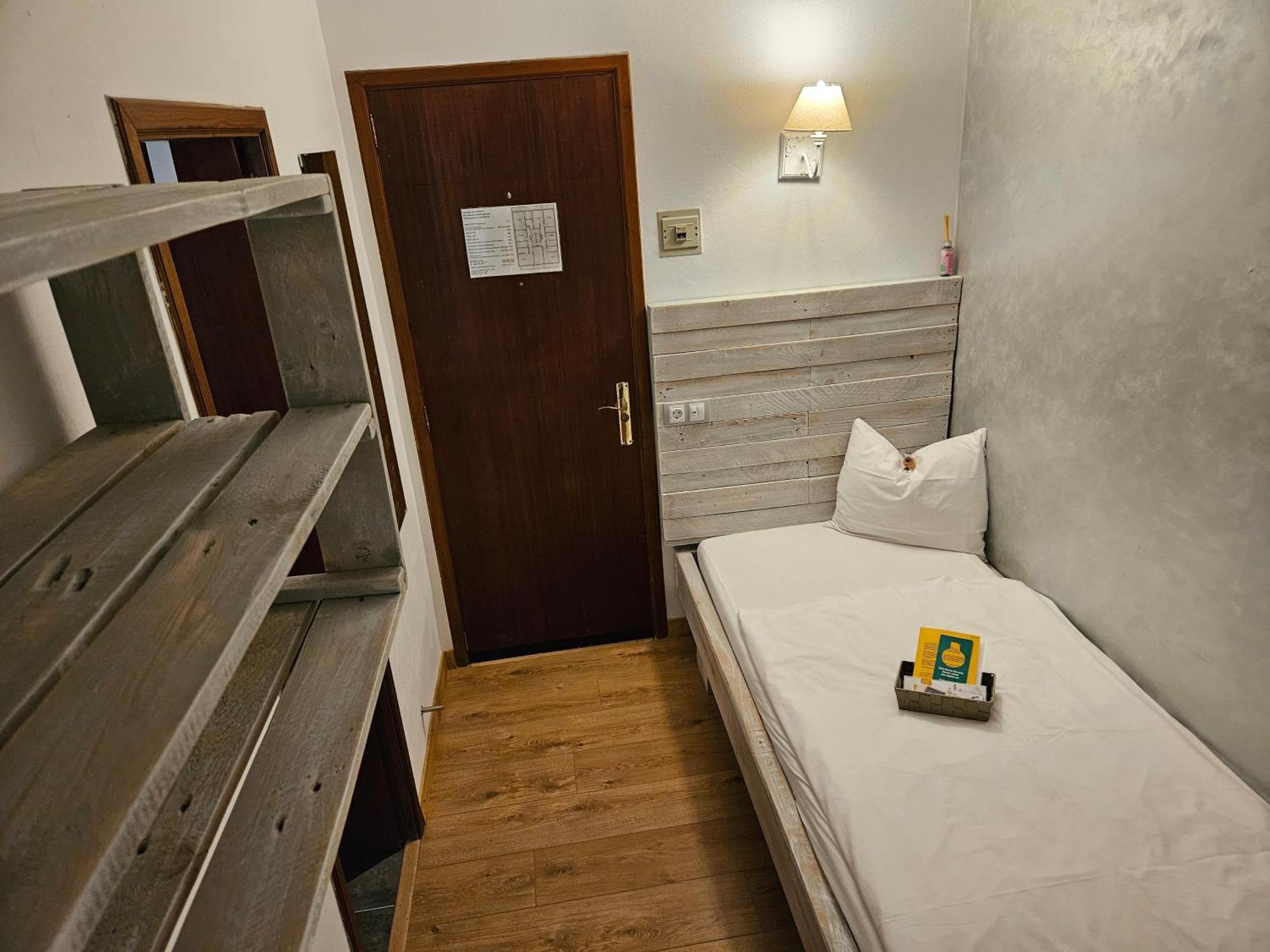 Seven Hostal Cala Millor  Exteriör bild