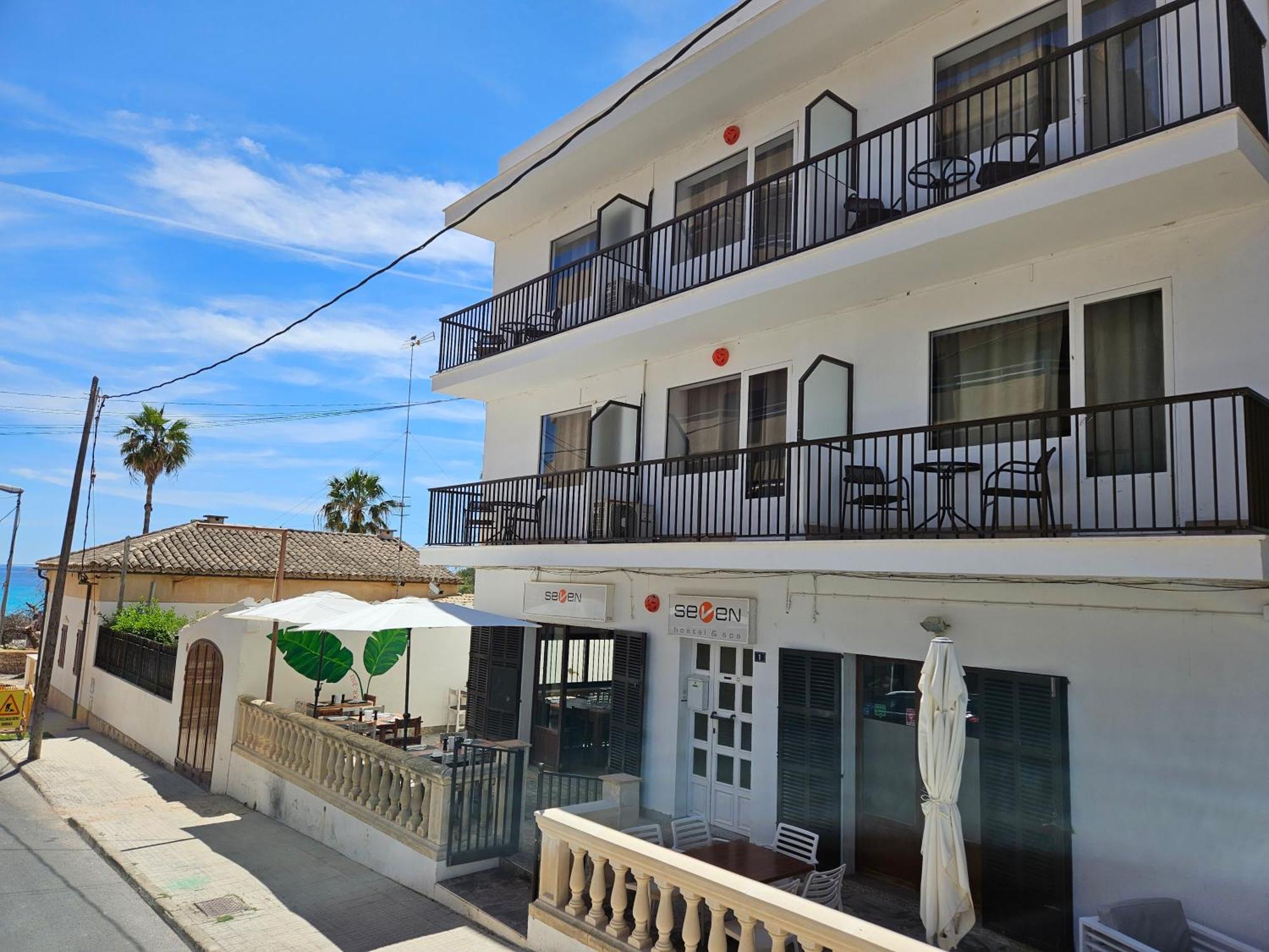 Seven Hostal Cala Millor  Exteriör bild